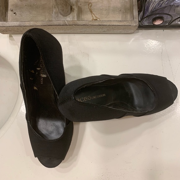 BCBG wedge - Picture 2 of 5